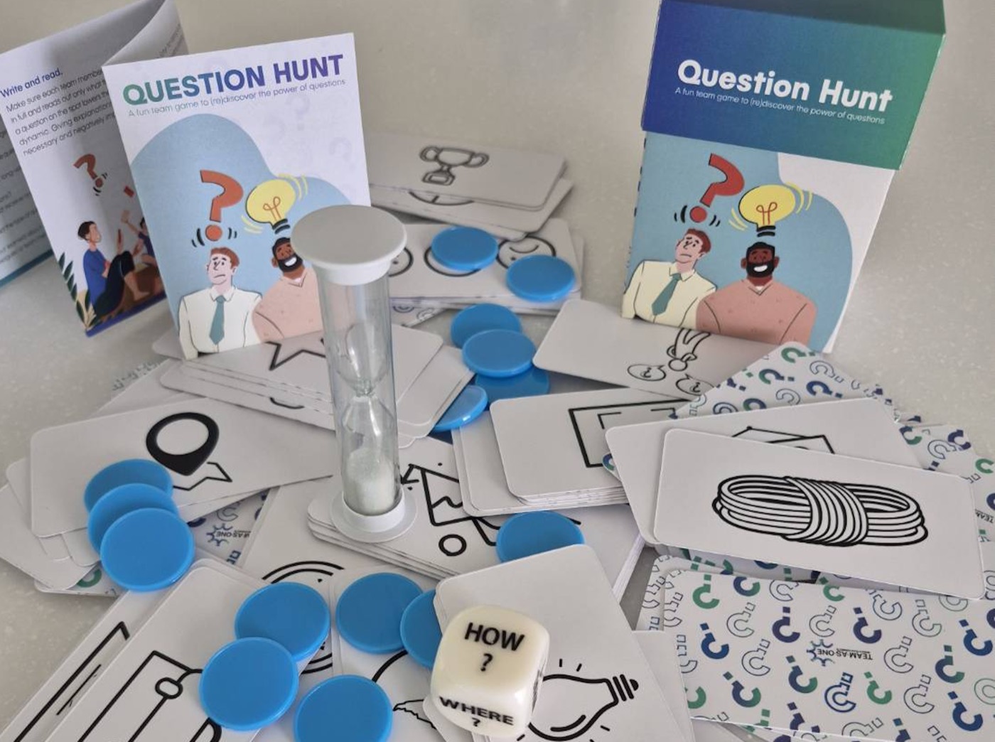 Question Hunt — game box and cards