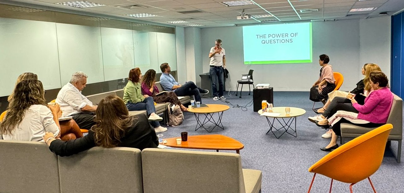 Peter Cauwelier facilitating a team session on the power of questions, with the team seated in a circle